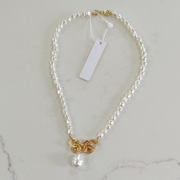 Ann Taylor White Pearl Bead Necklace with Gold Knot and Drop Pearl - Picture 5 of 6